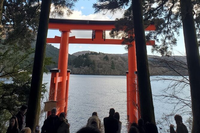Majestic Mt. Fuji & Hakone Retreat –A Private Day Tour from Tokyo - Oshino Hakkai, ponds and local food