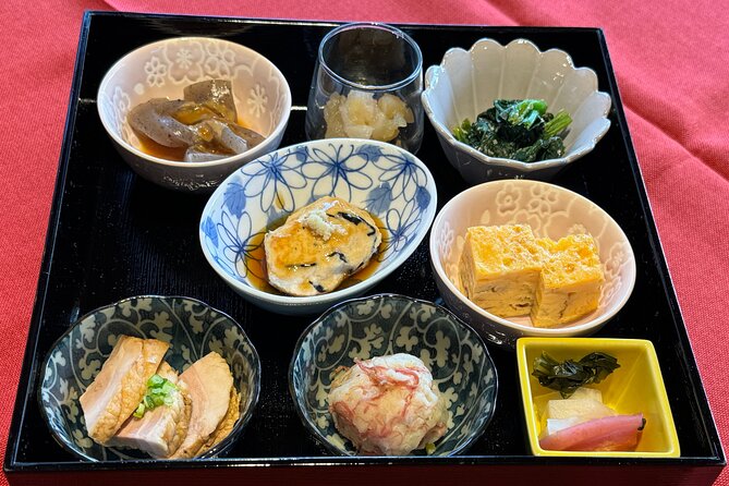 Make Rice Balls and Enjoy a Japanese Home-Style Lunch in Yanaka - Making onigiri in Yanaka, not just eating it