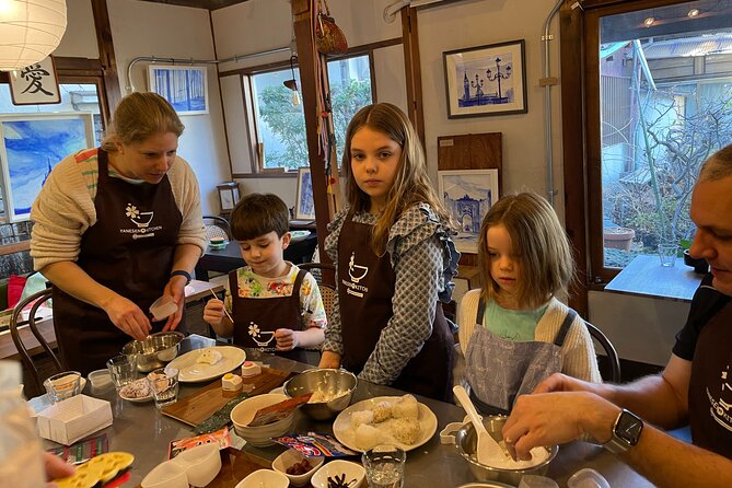 Make Rice Balls and Enjoy a Japanese Home-Style Lunch in Yanaka - The bento presentation and shared lunch