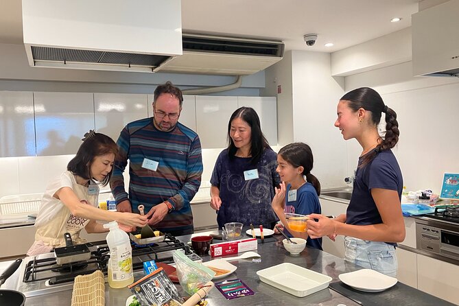Making a bento box with cute character look in Japan - The photo factor, without losing the meal