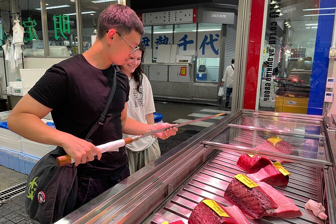 Master the art of Sushi : Toyosu Market Tour & Tuna Cutting - Small details that can make the day easier