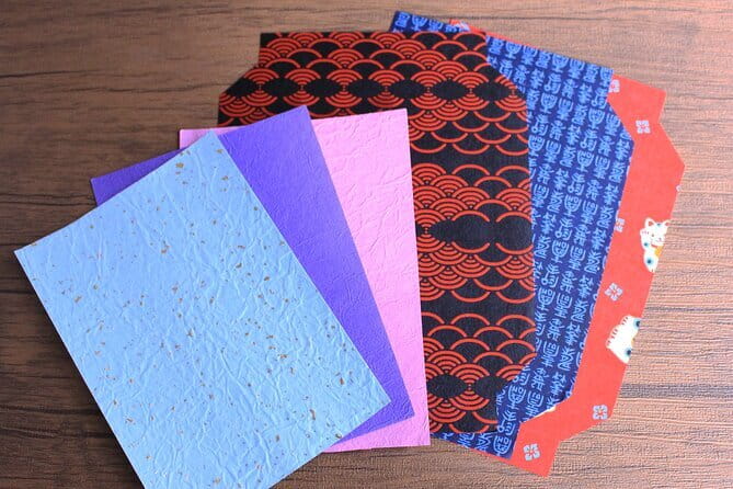 Mini Origami Lamp and Mizuhiki knot Belt Workshop in Ueno - Making a washi lamp in Ueno