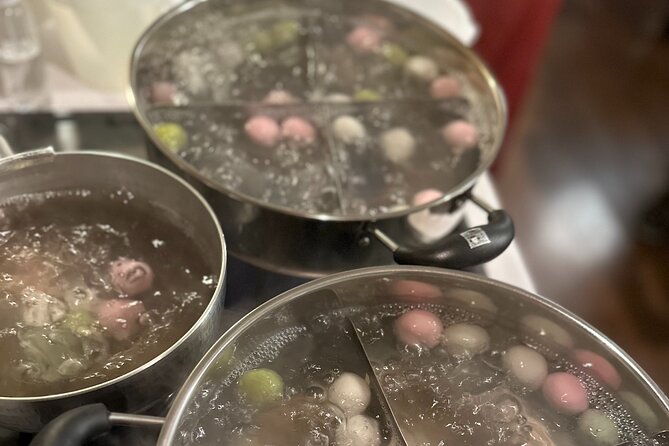 Mochi Sweets Making Class in Tokyo - Strawberry daifuku and seasonal fruit
