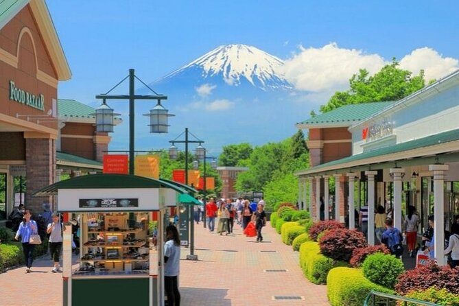 Mount Fuji 5th Station, Arakurayama, Oshino Hakkai and Hot Spring - Timing, traffic, and the shared-bus tradeoff