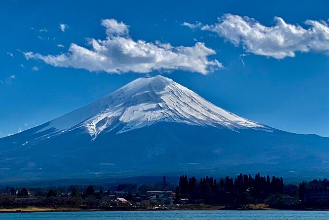 Mount Fuji Adventures Private English Tour With Hotel Pick Up - Oshino Hakkai and its eight ponds