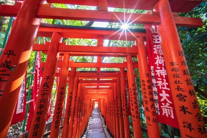 Mount Fuji Full Day Sightseeing Tour from Tokyo - Oshino Hakkai brings water, food, and village atmosphere