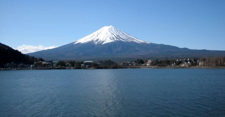 Mount Fuji: Full-Day Tour with Private Van - Oshinohakkai and its eight ponds