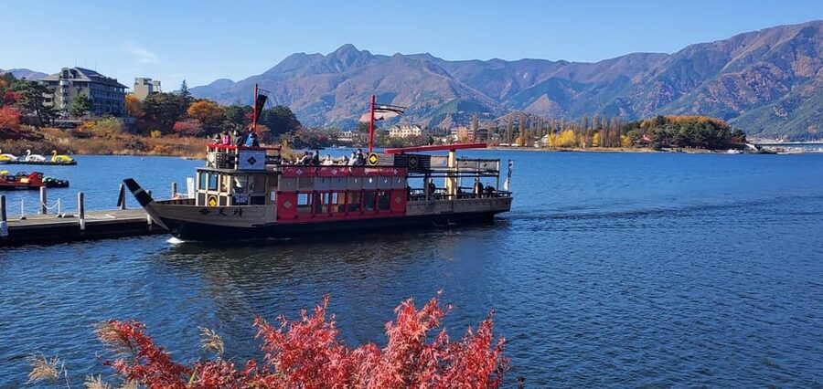 Mount Fuji-Lake Kawaguchi Private Tour with Bilingual Driver - Oshino Hakkai and the water from Mt. Fuji