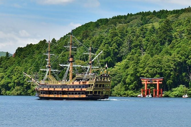 Mt. Fuji 5th Station, Owakudani Ropeway, Pirate Ship plus Outlet shopping! - Lake Ashi by Hakone Pirate Ship