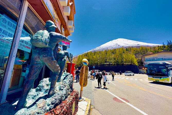 Mt. Fuji, Cherry Blossom & Shiba Sakura Pvt. Day Tour - Oishi Park: flowers beside the water