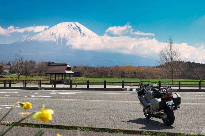 Mt. Fuji Day tour: Kawaguchi Lake Ropeway, Matcha, Oshino Hakkai - Guides can make or break the experience