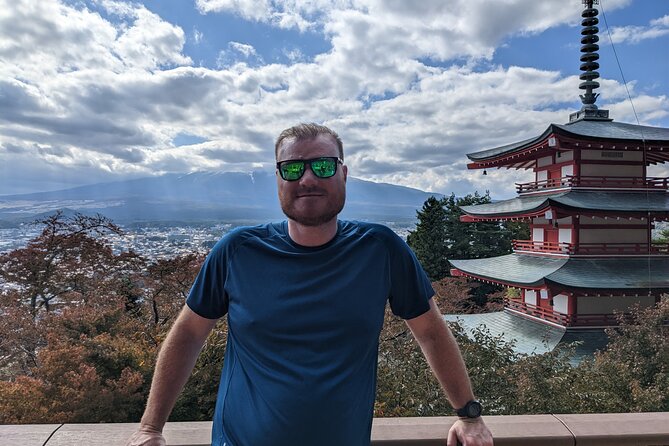 Mt. Fuji Five Lakes Private Tour with Licensed Guide (Tokyo DEP) - Oshino Hakkai and the spring-fed village