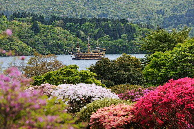 Mt. Fuji & Hakone: Fuji Sengen Shrine, Cruise, and Ramen-Making - Oshino Hakkai and Mt. Fuji’s clear spring ponds