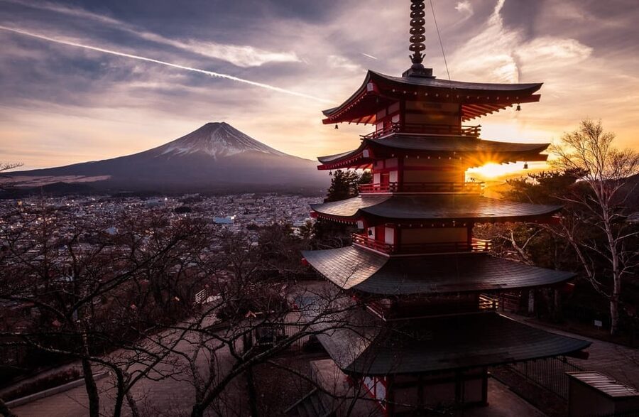 MT.Fuji: Mount Fuji Private day Tour With Guide - Chureito Pagoda supplies the famous Fuji frame