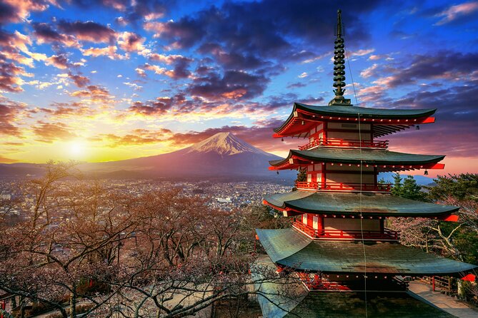 MT. FUJI/ Private Tour delivered and guided by a top-tier driver - A practical lunch at Kosaku Kawaguchiko