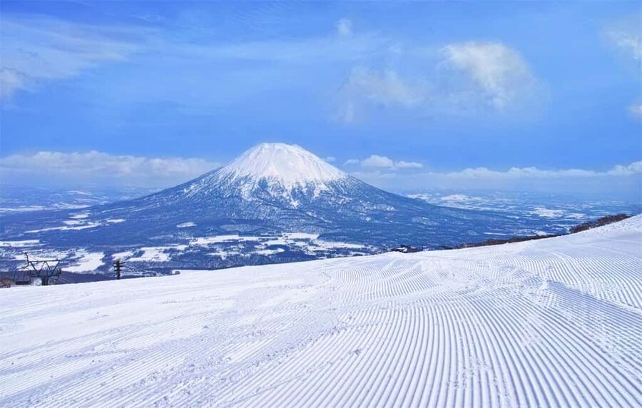 Mt. Fuji Skiing Experience- YETI Ski Resort & Onsen Day Trip - From Tokyo Station to a snowy Mt. Fuji viewpoint