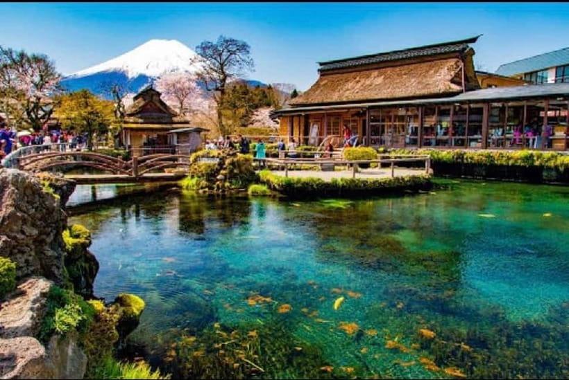 Mt Fuji Top 5 Spots Day Tour: Arakurayama Park,Oshino Hakkai - Lawson Kawaguchiko and the ordinary Japan photograph