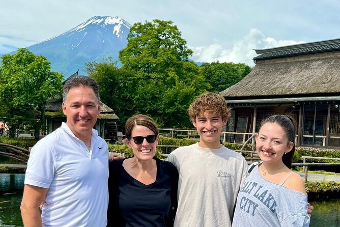 Mt Fuji Tour with Japanese Local Guide on Private Car from Tokyo - Oishi Park and the lakefront Fuji view