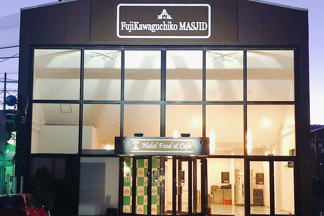 Muslim Friendly Mt. Fuji Tour with Halal Lunch and Prayer Time - Saiko Iyashi no Sato Nenba and the second prayer time