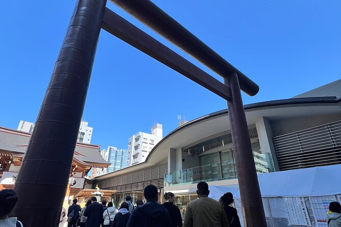 Nihonbashi Ningyocho Tour Seven Lucky Shrines and Treats - A calm start at Koami Shrine