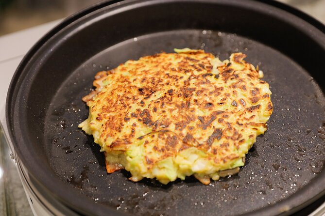 Okonomiyaki making experience~Japanese popular food - Taste, toppings, and the take-home possibility
