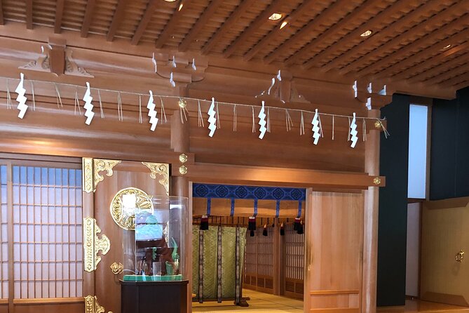 Personal prayer at Meiji Shrine! - Walking the approach with proper Shinto manners