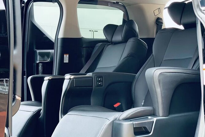 Private departure transfer from Tokyo city to Tokyo Haneda Airport(HND) - Sedan, MPV, or Van: Choose for Your Bags
