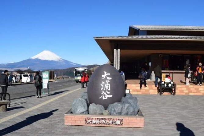 Private Mount Fuji Tour in Luxury Vehicle with English Guide - The Lawson Fujikawaguchiko photo stop