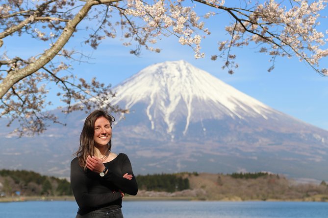 Private Mt Fuji Tour from Tokyo: Scenic BBQ and Hidden Gems - Lake Kawaguchiko and the most convenient Fuji lake