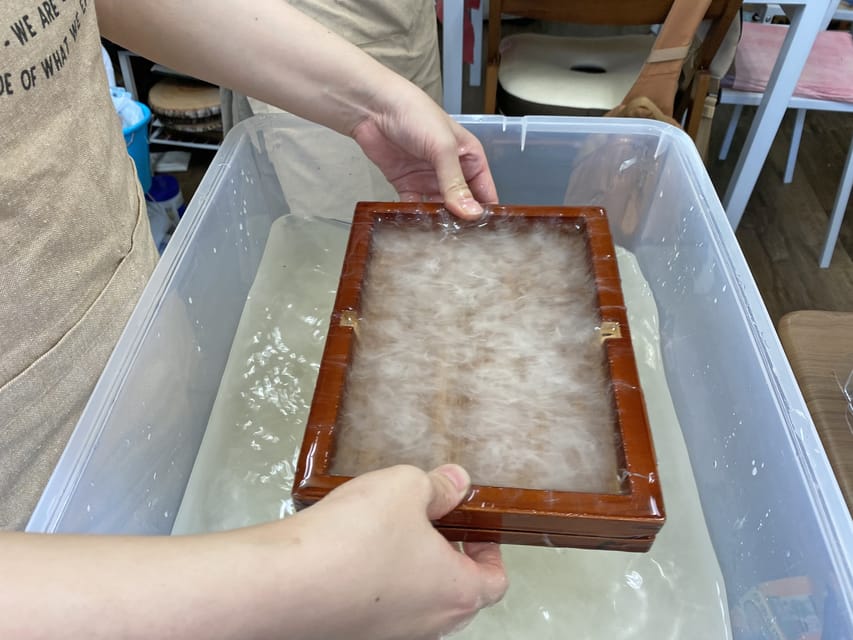 Private Workshop for Making Paper Last 1,000 years in Ueno - A small studio with a cat