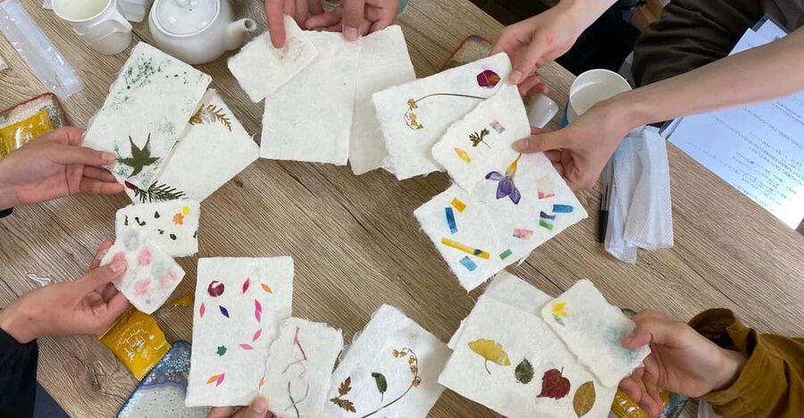 Private Workshop for Making Paper Last 1,000 years in Ueno - Forming four pieces of paper