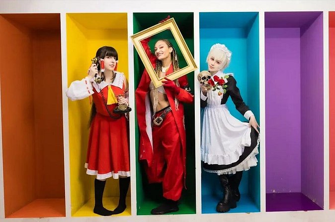 Professional Cosplay Photography Experience with English Guide - Learning to pose with a professional photographer