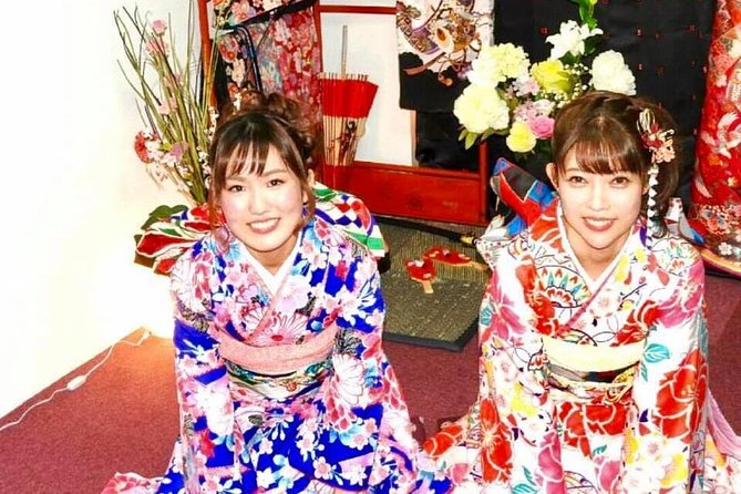 Ride a rickshaw wearing a kimono in Asakusa! Enjoy authentic traditional culture! - Finding HANAKA near Kaminarimon