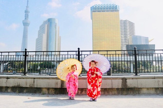 Ride a rickshaw wearing a kimono in Asakusa! Enjoy authentic traditional culture! - Exploring Kaminarimon and Sensoji in a kimono