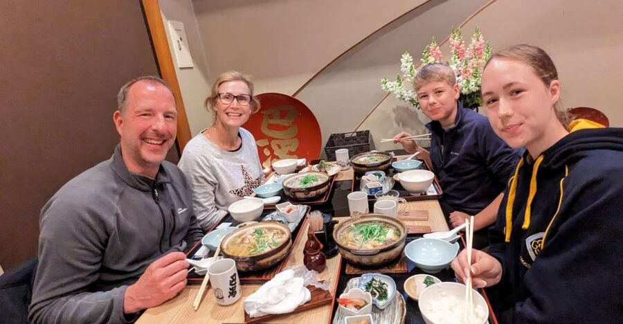 Ryogoku: Sumo Town Guided Walking Tour with Lunch - Seeing Hakkaku-beya from the outside