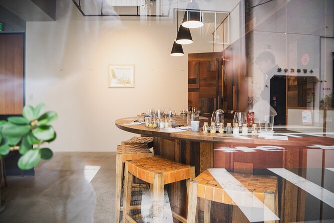 Sake Omakase in Tokyo: Guided Tasting by Certified Sommeliers - Five temperatures show why serving style matters