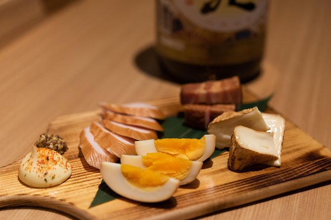 Sake Tasting Masterclass in Shinjuku (8+ Varieties with a Pro) - The guides make the biggest difference