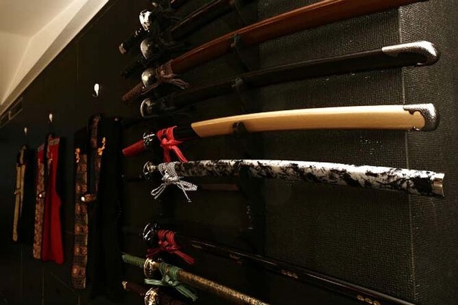 Samurai Armor Photo Shoot in Shibuya - What the professional dresser adds
