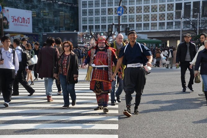 Samurai photo shooting at Street in Shibuya - Stepping into Shibuya in full armor