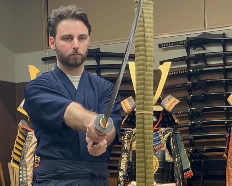 Samurai sword cutting experience - Learning the sword before you use it