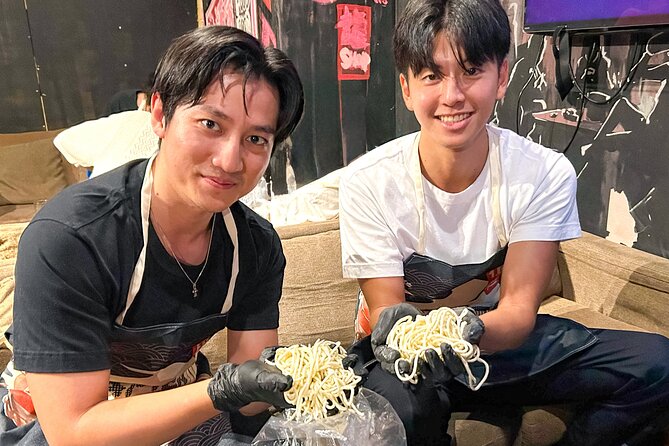 Shibuya: Ramen Dojo Tokyo | Make All 3 (Tonkotsu/Shoyu/Miso) - Finishing the chicken and preparing the three soups