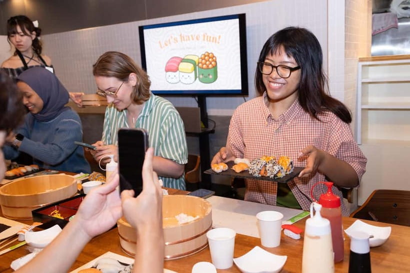 Shibuya Tokyo: Sushi Making Class (Vegan/Vegetarian/Halal) - Fresh vegetables give the lesson its character