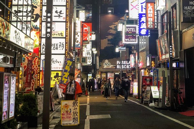 Shinjuku: Golden Gai Food Tour - Ramen, sushi, and practical dining lessons
