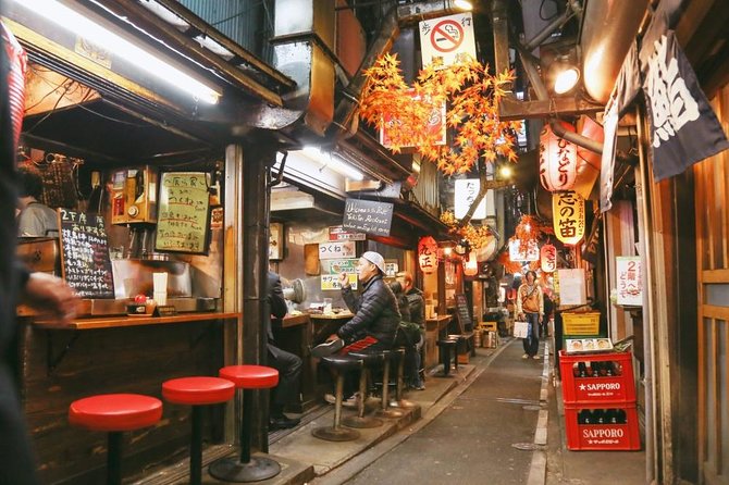 Shinjuku: Golden Gai Food Tour - Guides who make the difference