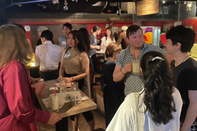 Shinjuku Locals &Traveller Meet&Drink Experience Solo going Party - Why the language mix can work well