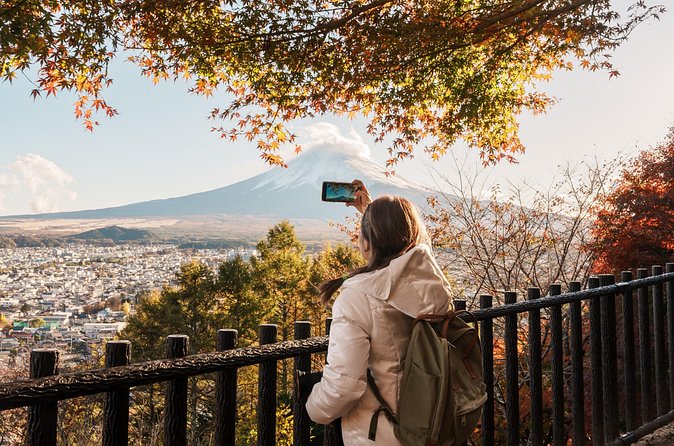 Small Group Tour Mount Fuji and Lake Kawaguchi from Tokyo - The guide can shape the day