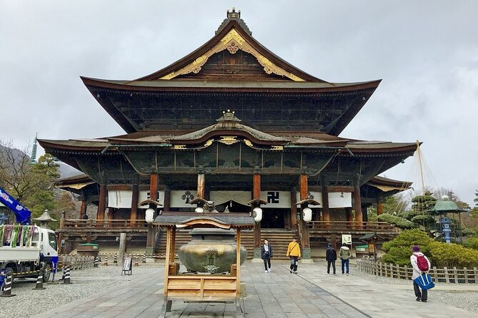 Snow Monkey Park & Zenkoji Temple Nagano Pvt. Full Day Tour. - Enza Cafe and Ramen Enza: a sensible pause near the park