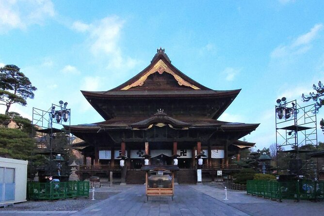Snow Monkey Park & Zenkoji Temple Nagano Pvt. Full Day Tour. - Zenkoji Temple gives the day a cultural center