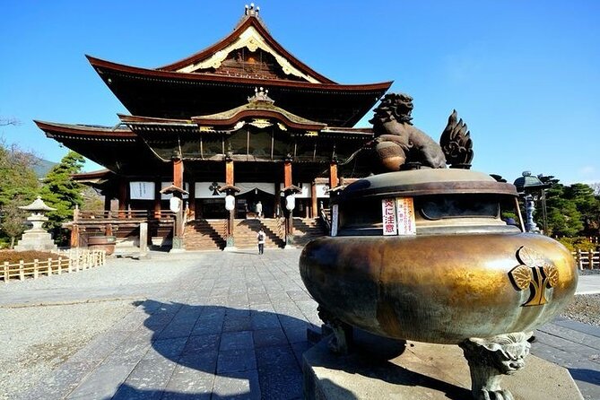 Snow Monkey Park & Zenkoji Temple Nagano Pvt. Full Day Tour. - What the $800 group price really buys