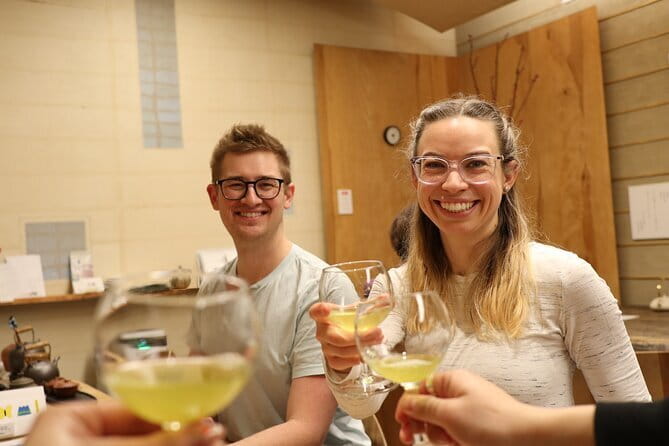 【Spanish/ English】Tsukiji Matcha at a 100-Year old Japanese shop - Starting at Tsukiji Hongwan-ji Temple